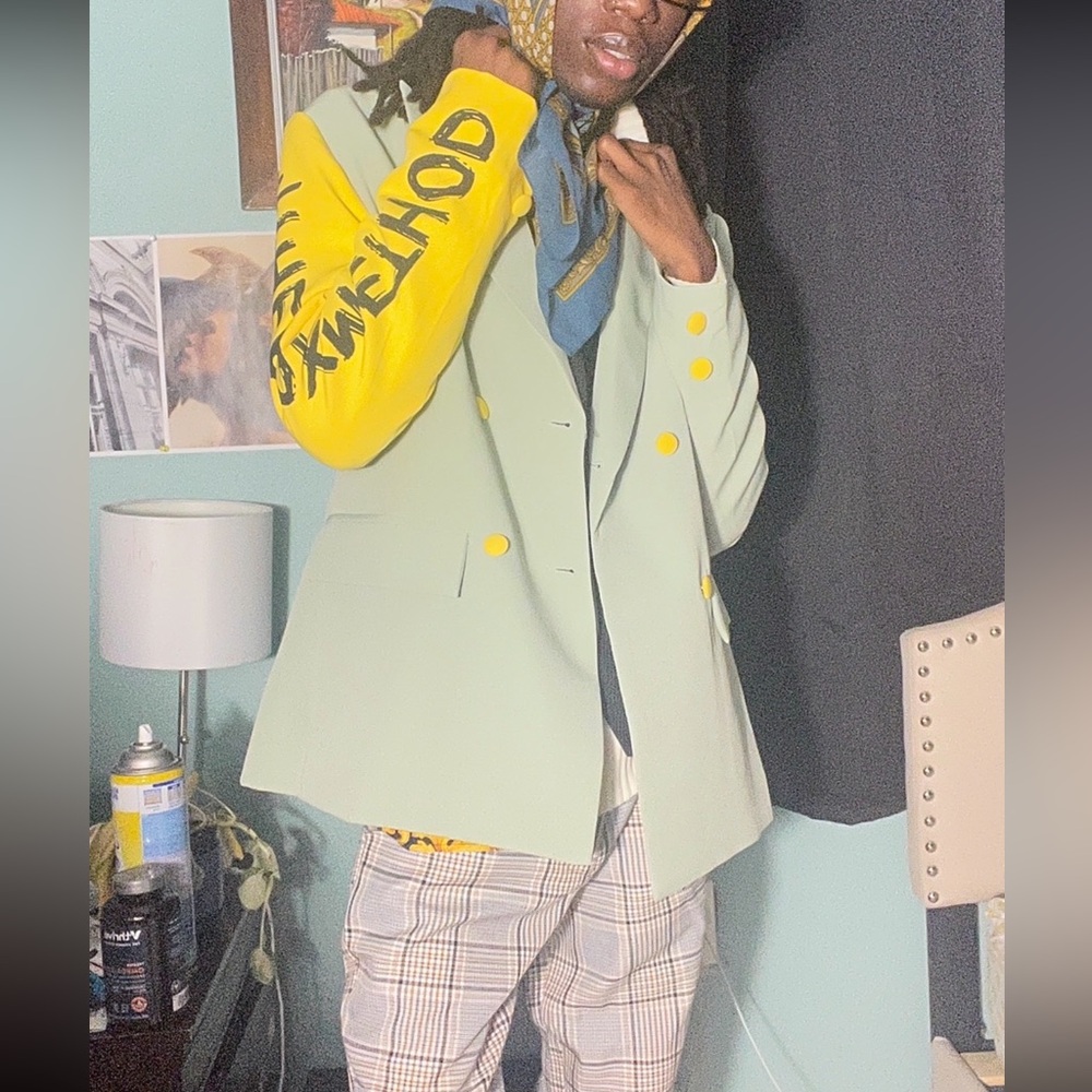 Small green blazer in perfect condition worn only once